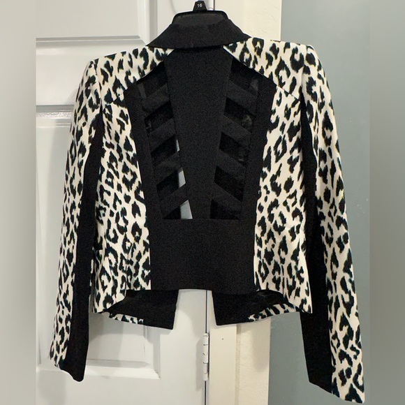 $65 BCBG MAXAZRIA Perfect, Worn once animal print blazer with open back SZ S - Picture 2 of 7